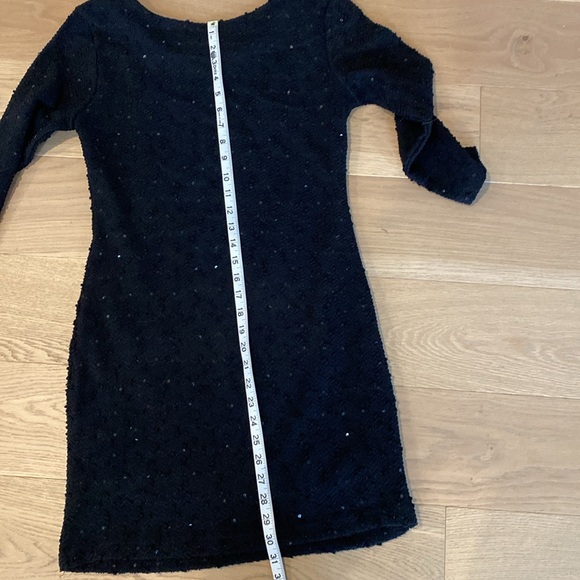 Timeless little black dress with sequins throughout - Picture 10 of 10